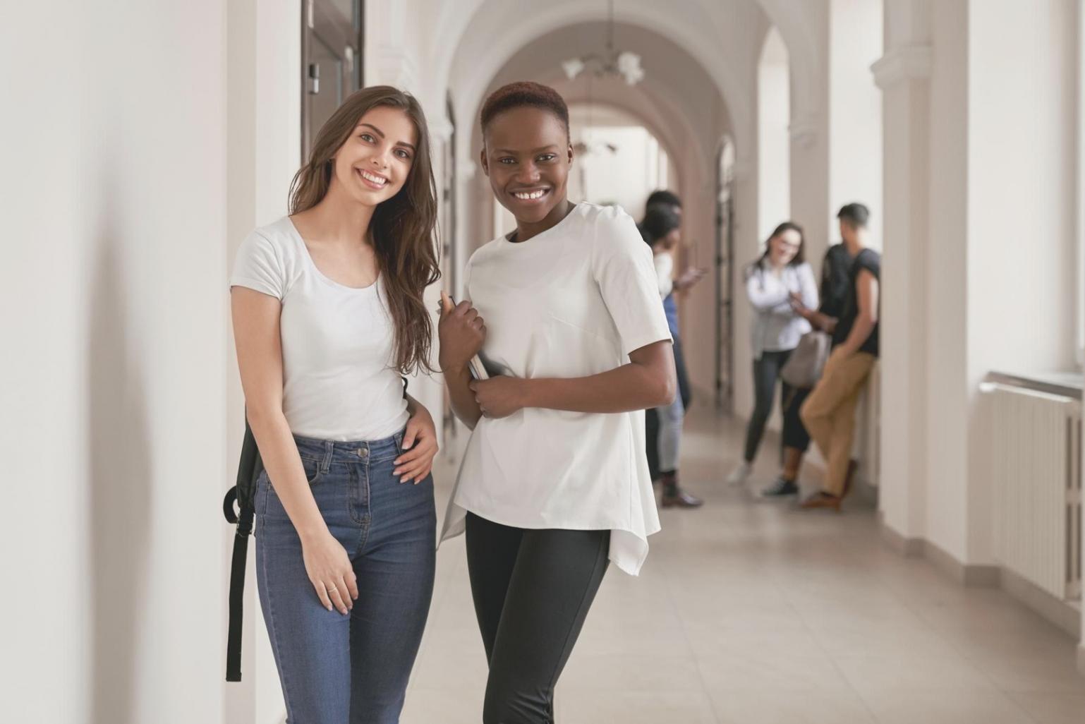 Студенты изучают современные техники графического дизайна